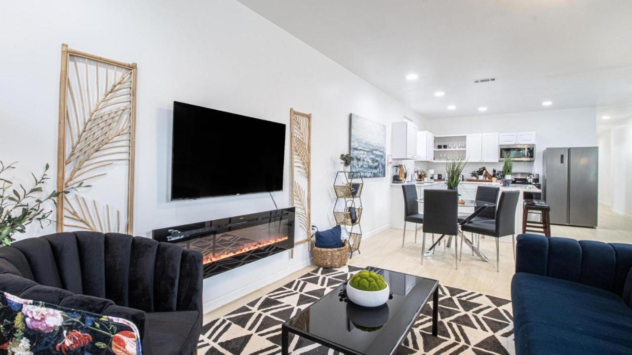 Vibrant Blue Luxury 2316 Apartment *
